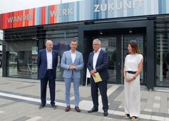 Ordnungsdezernent Thomas Bergner, OB Holger Kelch, Lausitzbeauftragter Klaus Freytag, Doreen Mohaupt (Fachbereichsleiterin Stadtentwicklung).