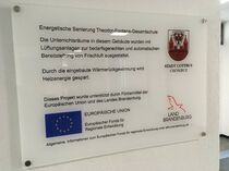 Erinnerungstafel in der Schule

