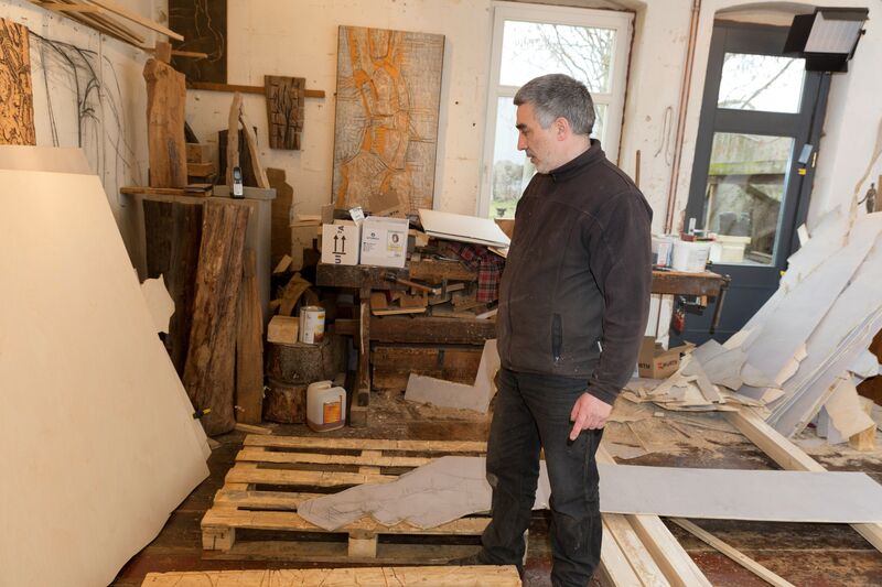 Künstler Hans-Georg Wagner nutzt die Tage des offenen Ateliers, um gleichzeitig seinen runden Geburtstag in diesem Jahr zu feiern.