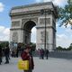 Vor dem "Arc de Triomphe" © Steffi und Klaus-Peter Anders Vor dem "Arc de Triomphe"