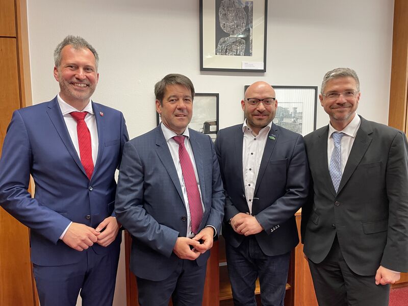 von links: die Oberbürgermister Tobias Schick, Steffen Scheller, René Wilke und Mike Schubert