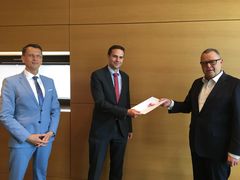 OB Holger Kelch, Kämmerer Markus Niggemann, Innenminister Michael Stübgen (v. l.)