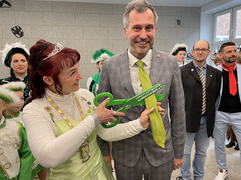 Schlips ab beim Oberbürgermeister Schick