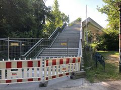 Fußgängerbrücke am Stadion