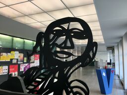 Blick durch das Modell der Skulptur 2000