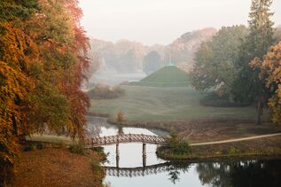 Blick vom Hermannsberg auf die Pyramidenebene © Christiane Schleifenbaum, Stiftung Fürst-Pückler-Museum Park und Schloss Branitz Blick vom Hermannsberg auf die Pyramidenebene
