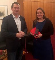 Holger Kelch und Dr. Manja Schüle beim Antrittsbesuch der neuen Ministerin im Cottbuser Rathaus