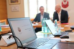 Oberbürgermeister Holger Kelch begrüßte Brandenburgs Medien-Staatssekretär Thomas Kralinski