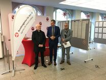 Eröffnung durch OB Tobias Schick (m), Heinz Wilhelm Müller (l./Arbeitsagentur) und Peter Doell (GF EGC)