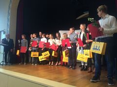 Anton Hass wurde gemeinsam mit den 1,0-Abiturienten des Jahres 2019 geehrt 