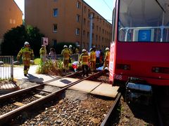 Verkehrsunfall: Ein Fahrradfahrer ist mit einer Straßenbahn der Linie 3 kollidiert