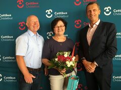 v. l.: Marek Pambor, Regina Uhlemann und Oberbürgermeister Holger Kelch