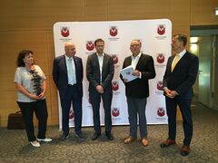 v. r.: OB Holger Kelch, Innenminister Michael Stübgen, Finanzbeigeordneten Dr. Markus Niggemann, Ordnungsdezernent Thomas Bergner