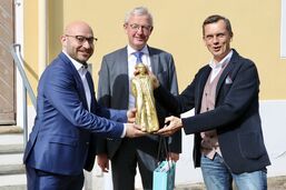 Oberbürgermeister Holger Kelch (r.) übergab den Vorsitz turnusgemäß an den Oberbürgermeister der Stadt Frankfurt/Oder, René Wilke (l.)