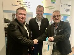 Geschäftsführer Sven Jany (eta AG engineering), OB Schick und Peter Doell (EGC mbH)