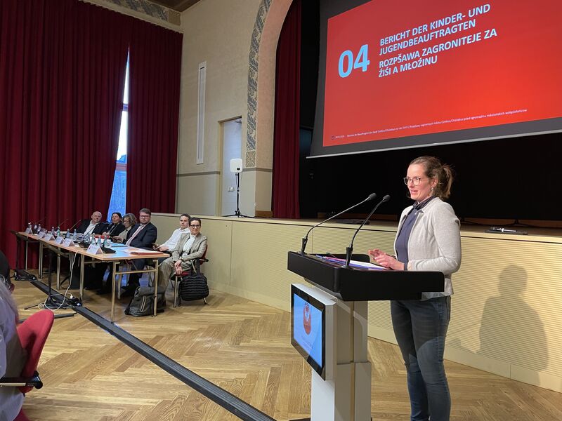 Kinder- und Jugendbeauftragte Lea Sattler auf der Stadtverordnetenversammlung am 28.02.2024
