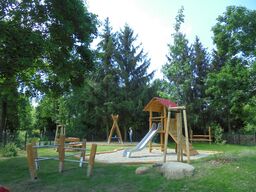 Spielplatz im Ortskern von Groß Gaglow