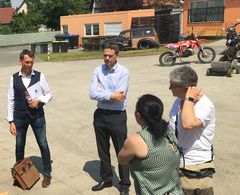 OB Holger Kelch und Kämmerer Markus Niggemann im Gespräch mit Gallinchenerinnen