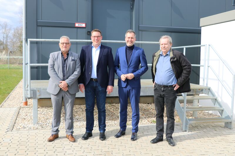 v. l.: Geschäftsführer der EGC Peter Doell, 1. Geschäftsführer der PBIT Systeme GmbH & Co. KG Kay Sander, Oberbürgermeister Tobias Schick, 2. Geschäftsführer PBIT Systeme GmbH & Co. KG Hartmut Voigt