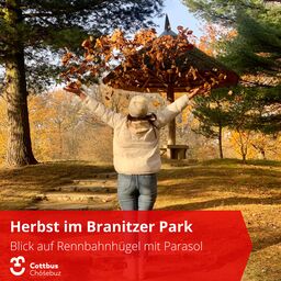 Rennbahnhügel mit Parasol