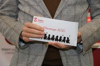 Spendenübergabe an die Sternsänger