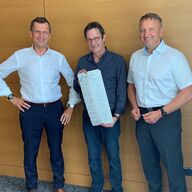v. l.: Oberbürgermeister Holger Kelch, Andreas Pohle und Carsten Konzack