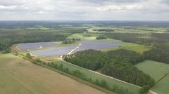 Symbolbild: Solarfelder in Cottbus/Chóśebuz